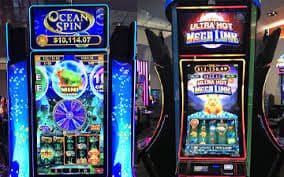 8888gane လောင်းကစား Lottery 2D 3D Number Game MMK ဖြင့် KBZPay Wave Money ထည့်ကာ ကစားနေသော မြင်ကွင်း